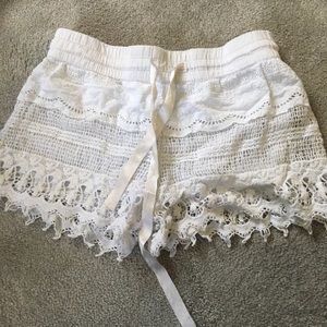 White fashion lace fabric shorts